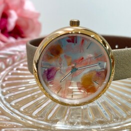 母の日ギフトにおすすめ☆本物の花びらを使用した腕時計！SPICA(スピカ) × gui(グイ)