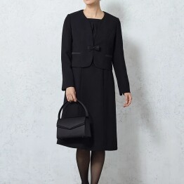 Vネックアンサンブル　リボンデザイン