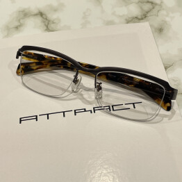 【ATTRACT】満足度の高いナイロールフレーム！