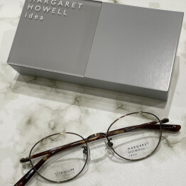 【MARGARET HOWELL】落ち着いた雰囲気のメタルフレーム！