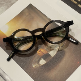 【Filton】存在感抜群のクリアセルフレーム！