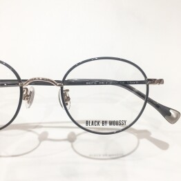 【BLACK BY MOUSSY】クールな配色のボストン型のメガネ♪