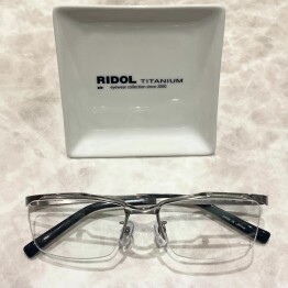 【RIDOL】スッキリした印象の跳ね上げフレーム！