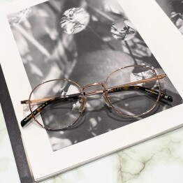 【GUCCI】秋らしさを感じるメタルフレーム!