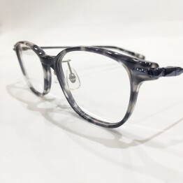 【ATTRACT】日本製の美しいカラーリングのメガネ♪