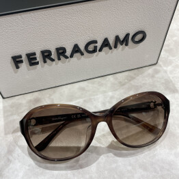 【FERRAGAMO】サングラスのご紹介です！