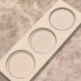 この夏調光レンズ搭載のメガネはいかがでしょうか？
