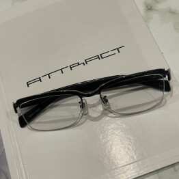 【ATTRACT】しっかりした作りのナイロールフレーム！