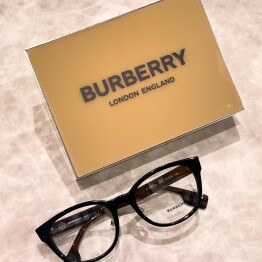 【BURBERRY】カジュアルに使いやすいウェリントンシェイプセルフレームの入荷です！