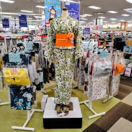 ”ゆかた”、”水着”販売中♪