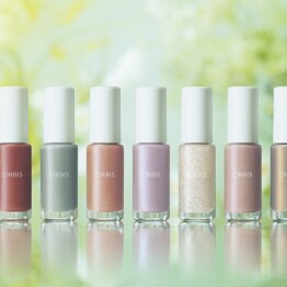 毎日の指先を美しく引き立てる夏の新色ネイル