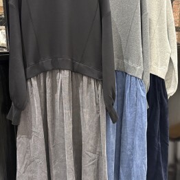 1枚でスタイリングが決まるアイテム入荷しています！