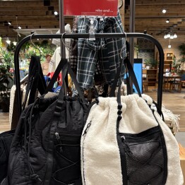 グッズセール開催しております！！