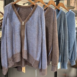リバーシブルのカーディガン入荷しています！！