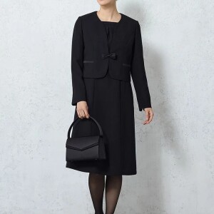 Vネックアンサンブル　リボンデザイン