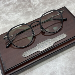 【TAYLOR WITH RESPECT】人気の高いメタルフレームに新色の登場です！