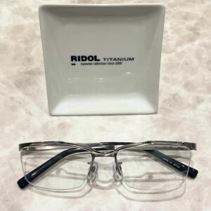 【RIDOL】スッキリした印象の跳ね上げフレーム！