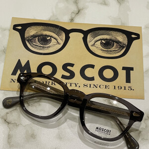 【MOSCOT】人気の定番セルフレーム！