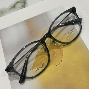 【MARGARET HOWELL】落ち着いた彩のセルフレーム！