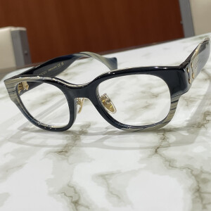 【GUCCI】ラグジュアリーなセルフレーム！