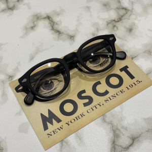【MOSCOT】人気の肉厚セルフレーム！