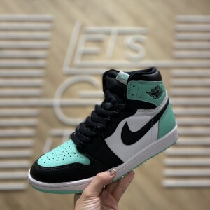 【AIR JORDAN 1 RETRO HI OG】【NEW!!!】