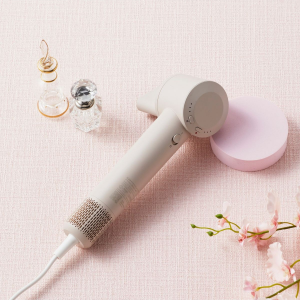 マイナスイオンヘアケアドライヤー：8,990円