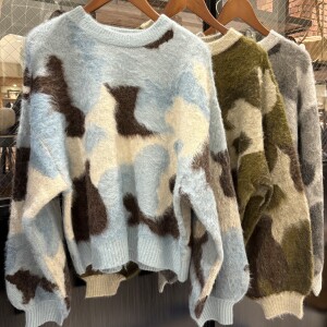 新作のニット入荷しました！