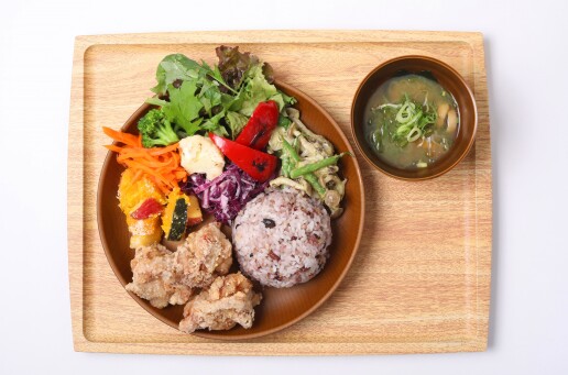 鳥〇食堂×タニタカフェ