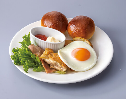 お子様チキン&目玉焼き