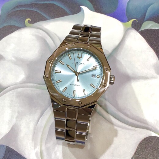 【BULOVA】腕元を夏色に★