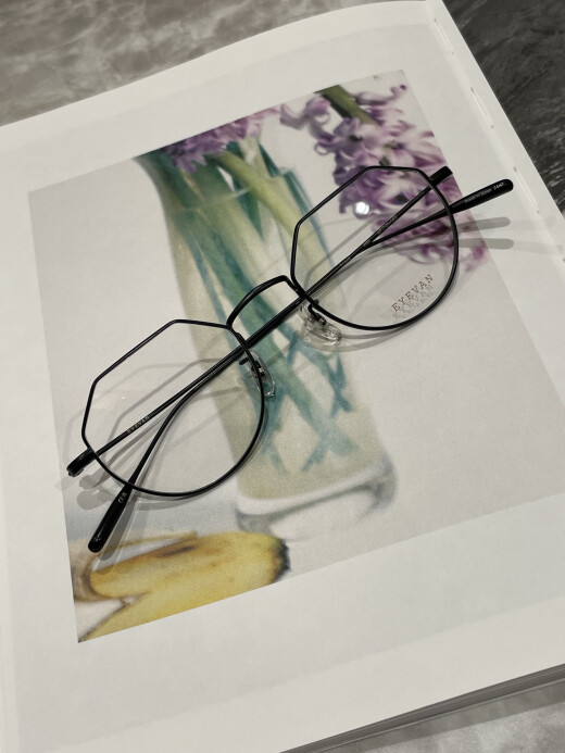 【EYEVAN】細身のクラウンパントシェイプメタルフレーム！