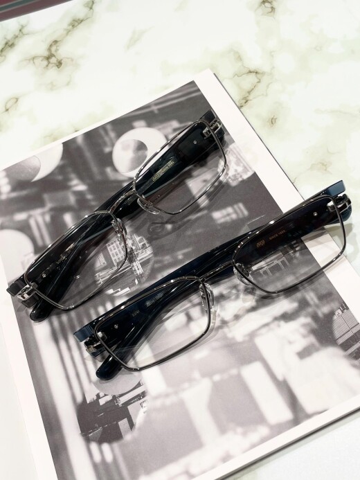 【999.9】特徴的なテンプルを持つメタルフレームが入荷いたしました！