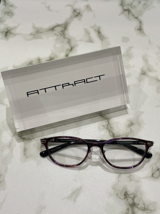 【ATTRACT】華やかな色合いのセルフレーム！