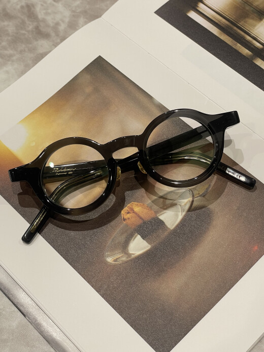 【Filton】存在感抜群のクリアセルフレーム！