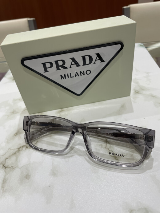 【PRADA】クリアカラーのオシャレなセルフレーム！