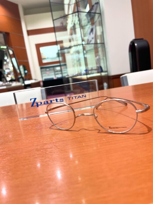 【Zparts】小ぶりなサイズのメタルフレーム！