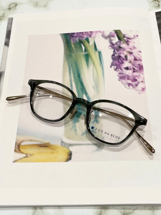 【EVE un BLUE】上品な色味のクリアフレーム！