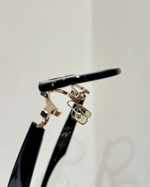 【999.9 フォーナインズ】跳ね上げ式のメガネ♪