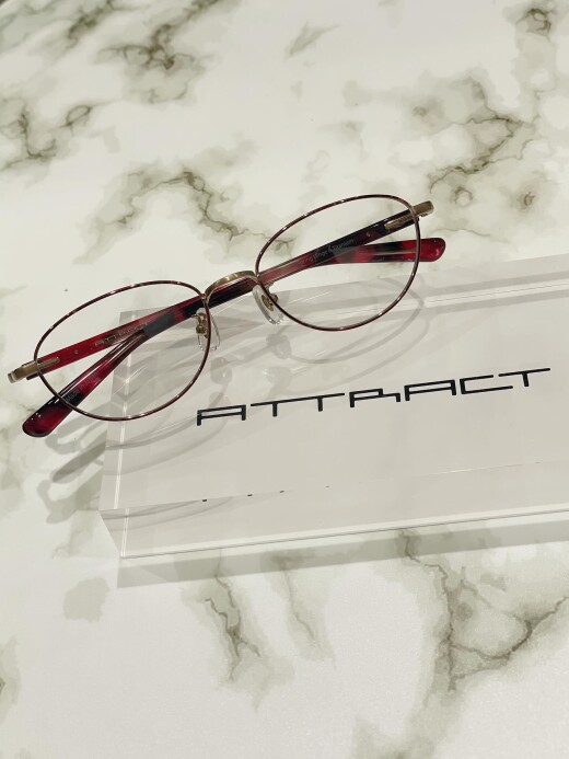 【ATTRACT】ラグジュアリーなメタルフレーム！