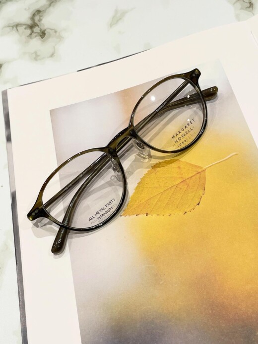 【MARGARET HOWELL】秋らしいクリアカラーセルフレーム！