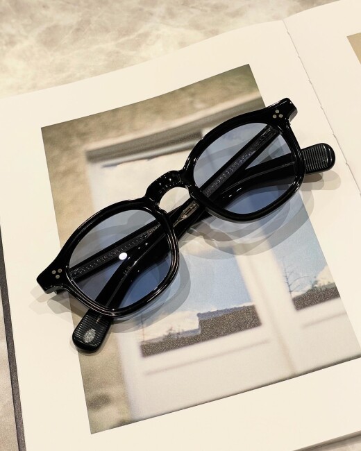 【EYEVAN】薄めのカラーレンズがオシャレなサングラス！