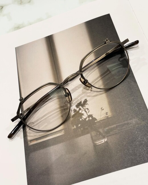 【999,9】跳ね上げメタルフレームが入荷いたしました！