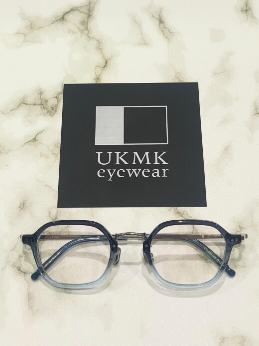 【UKMK eyewear】個性派ながらも掛けやすい一本！