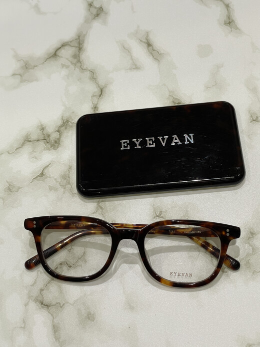 【EYEVAN】シンプルなスタイルで使いやすい一本！