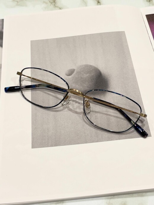 【ATTRACT】目元を彩るメタルフレーム！