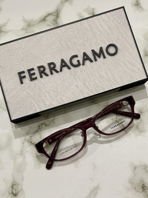 【FERRAGAMO】鮮やかなクリアカラーのセルフレーム！