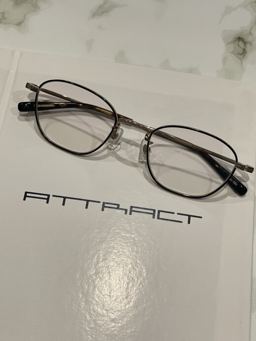 【ATTRACT】上品なメタルフレーム！
