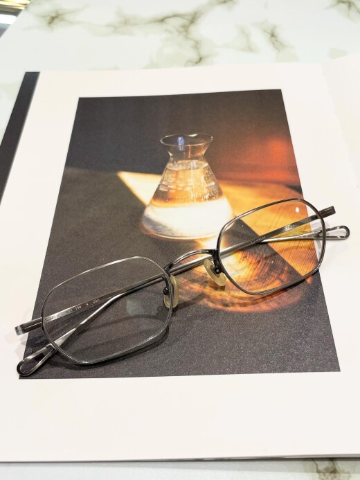 【FN/FOUR NINES】シンプルなメタルフレーム！