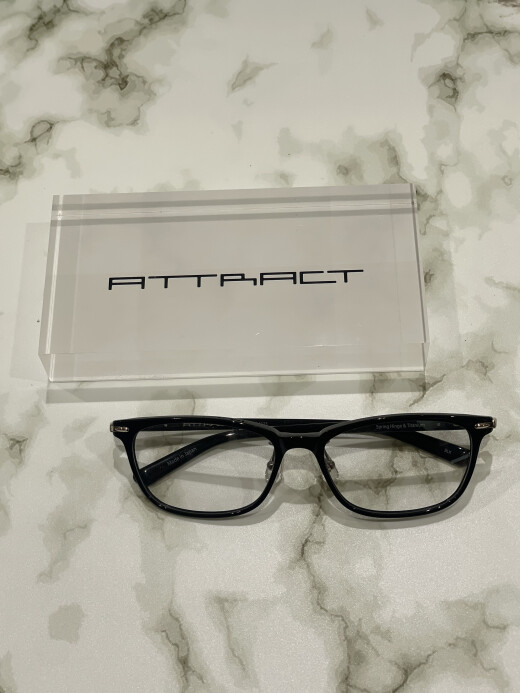 【ATTRACT】使いやすいシンプルなセルフレーム！